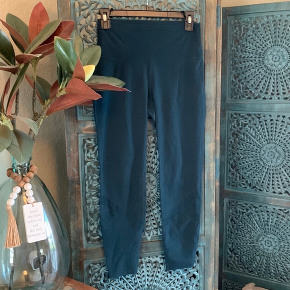 Old navy workout tights - Picture 1 of 5